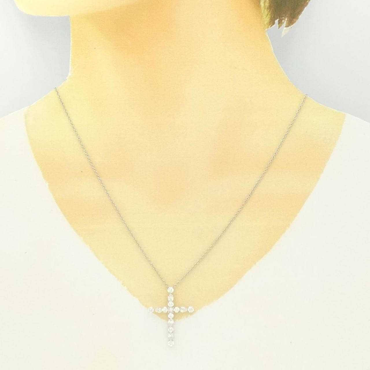 HARRY WINSTON Madonna Cross Small Necklace