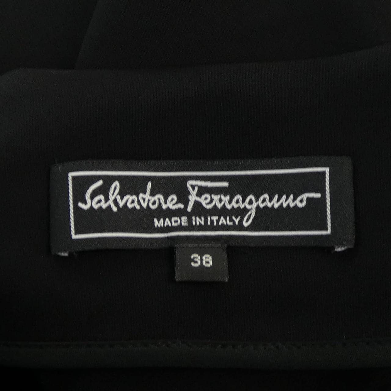 サルヴァトーレフェラガモ SALVATORE FERRAGAMO スカート