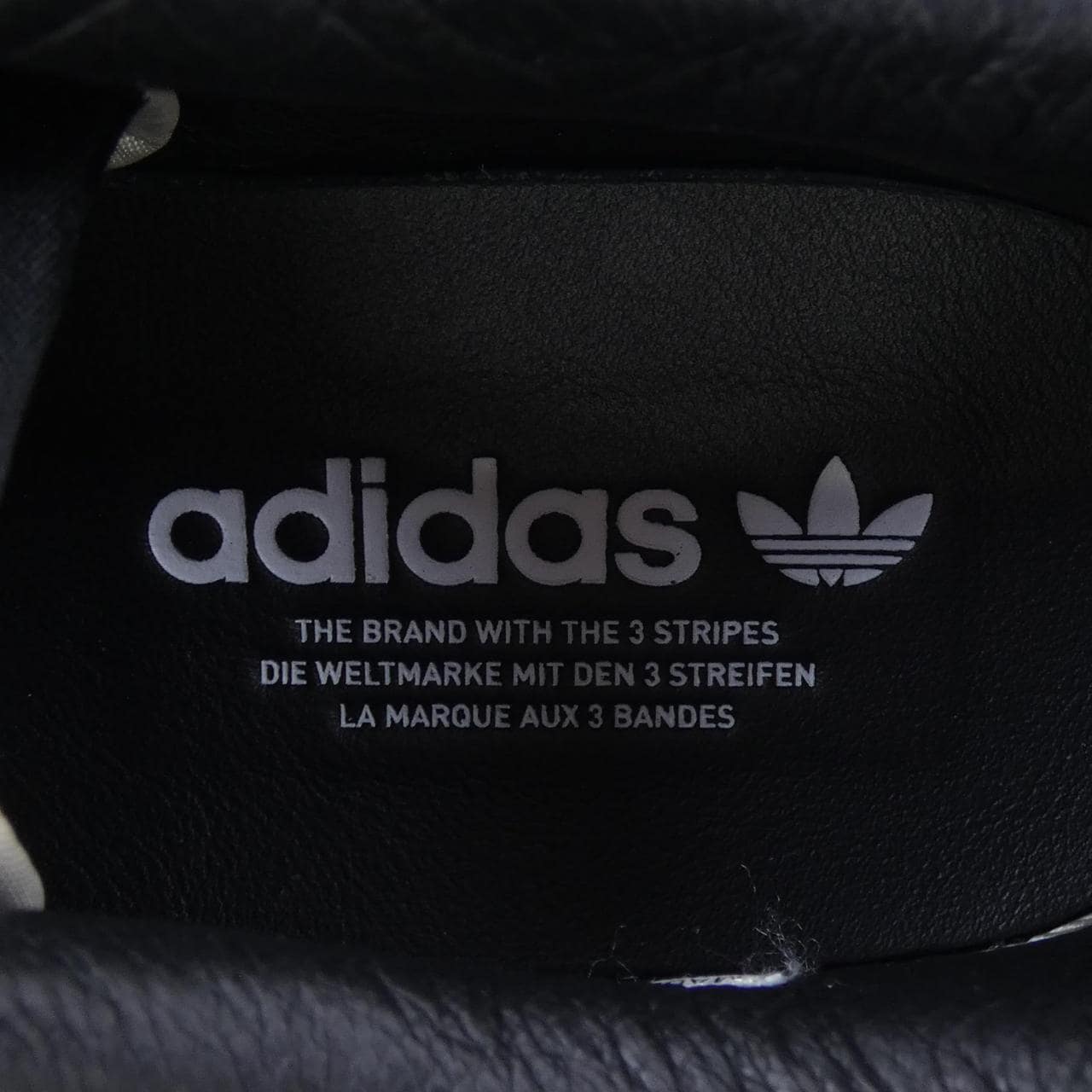 アディダス ADIDAS ID7389 スニーカー