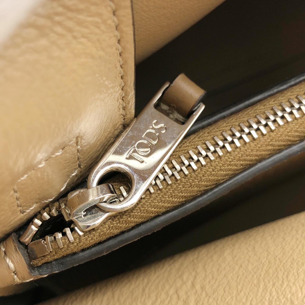 トッズ XBWAPAEL000QRI2L64 バッグ