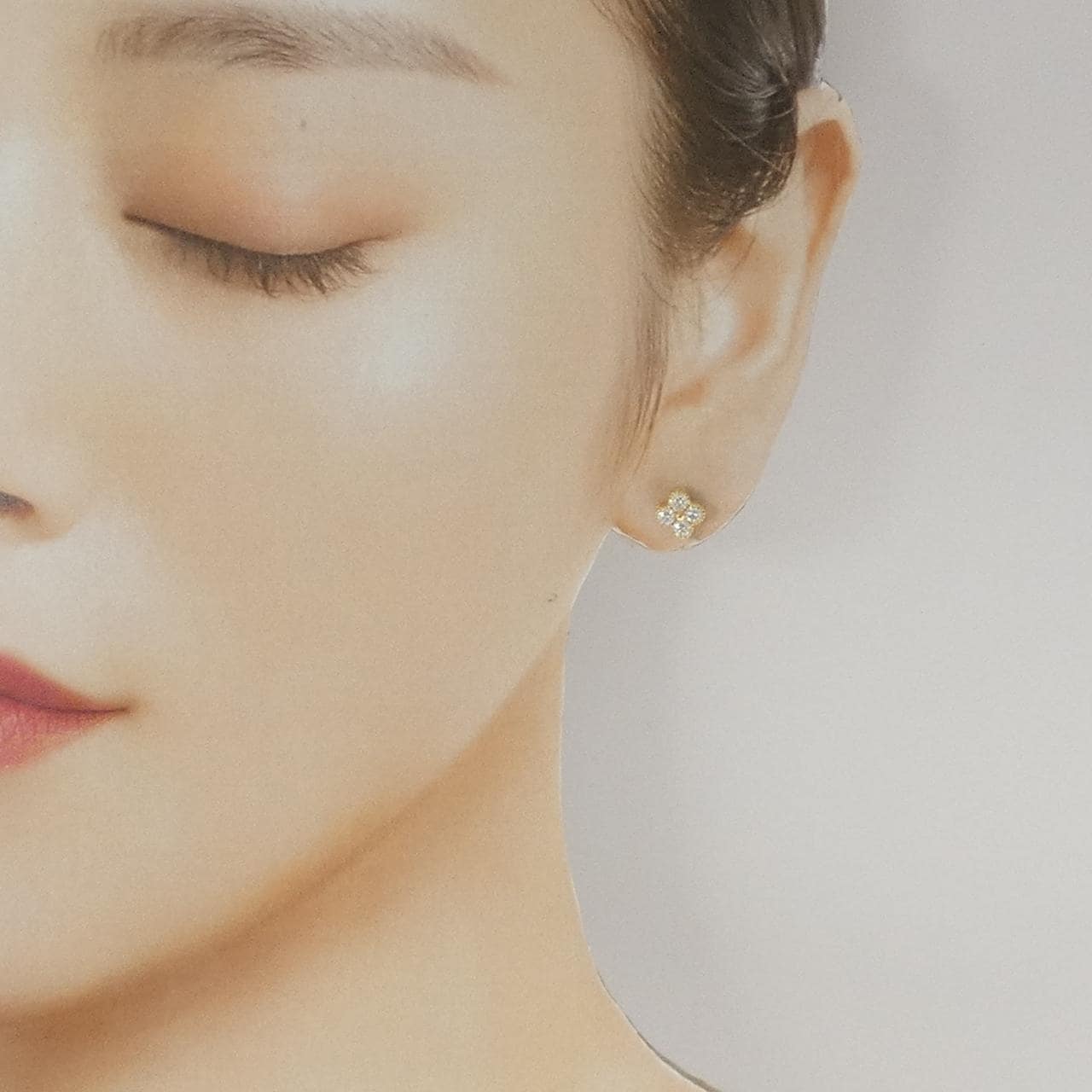 【新品】K18YG フラワー ダイヤモンド ピアス 0.501CT