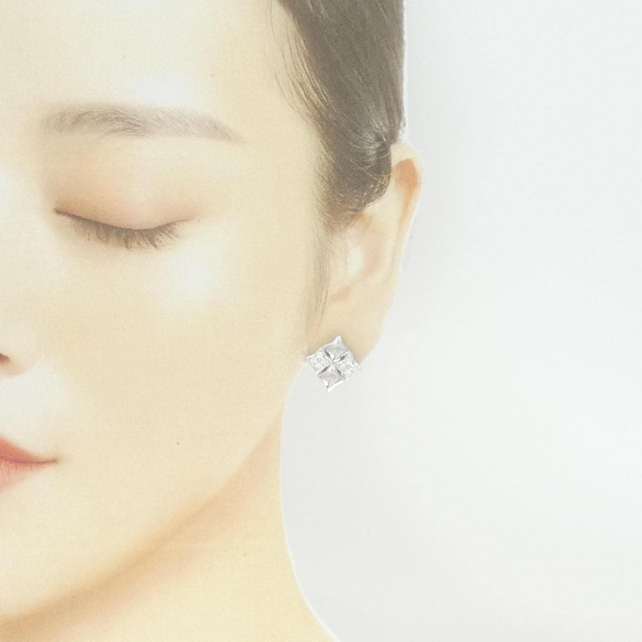 MIKIMOTO Diamond earrings 0.28CT