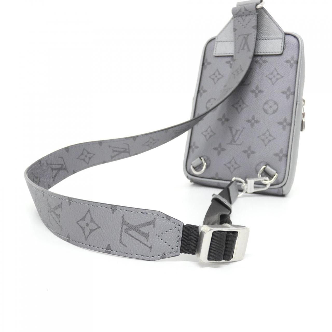 LOUIS VUITTON Taiga Rama 户外单肩包 M30833 单肩包