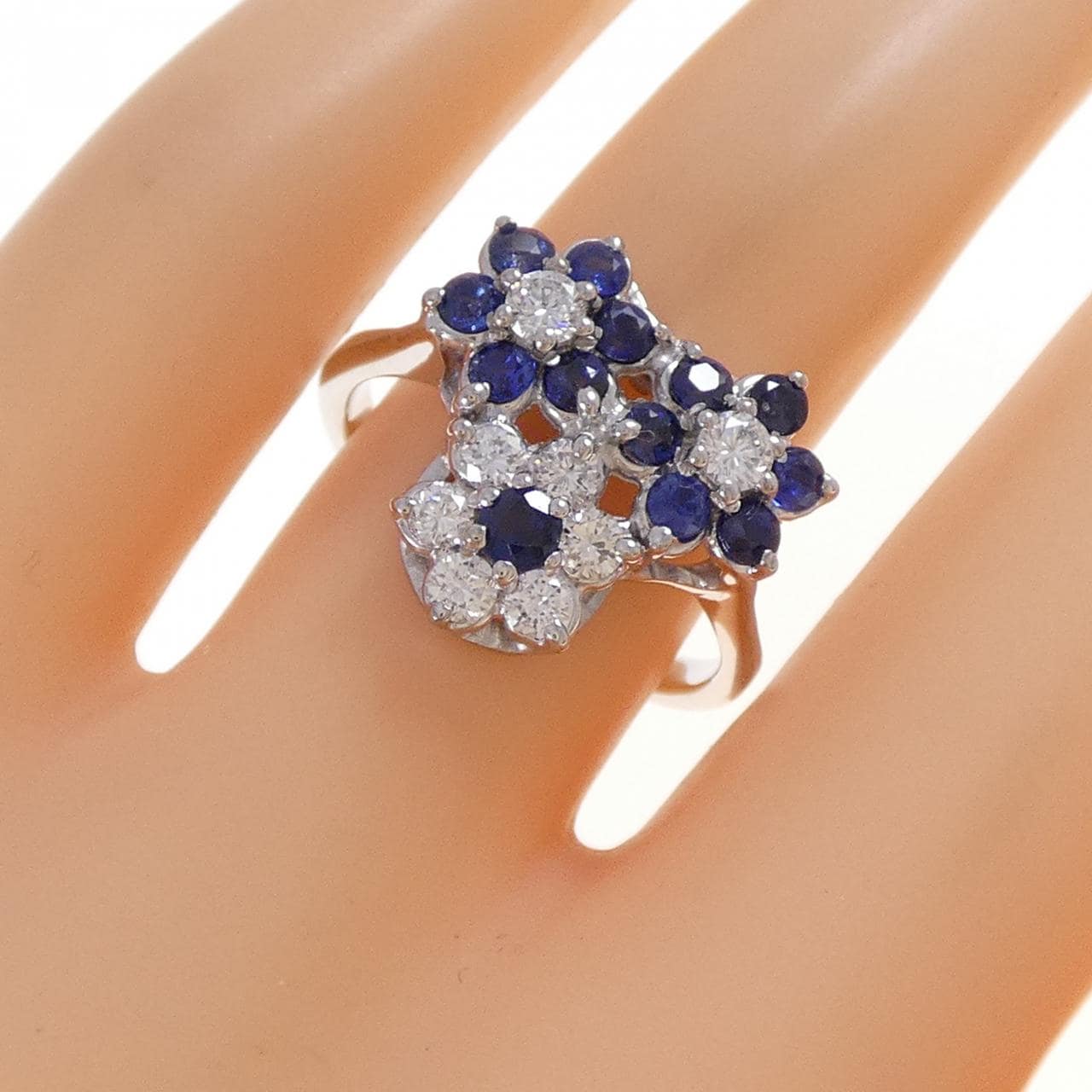 750WG フラワー サファイヤ リング