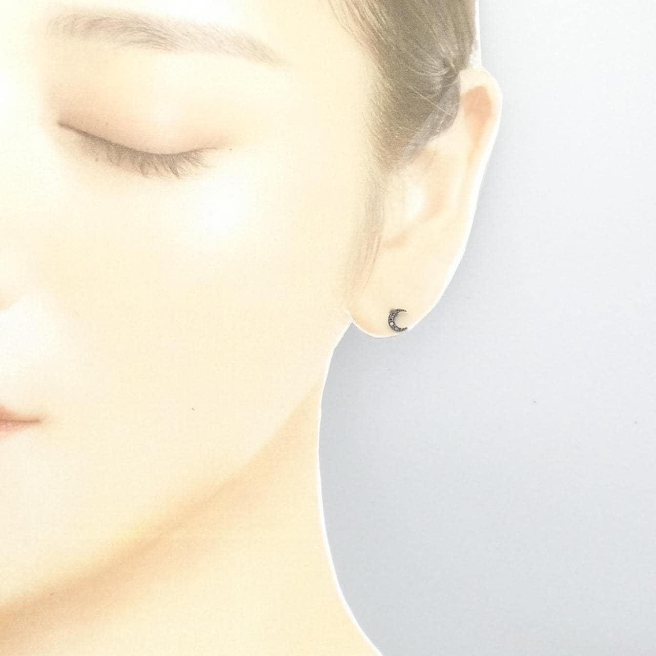 [BRAND NEW] K18BG/K18YG Moon Diamond Earrings, One Ear, 0.02CT