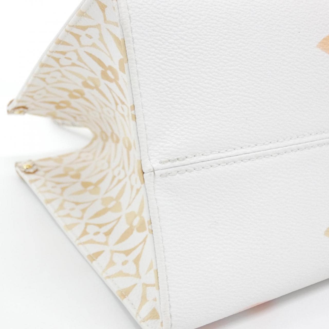 ルイヴィトン モノグラム フラワータイル(LVバイ ザ プール) オンザゴー MM M22975 バッグ