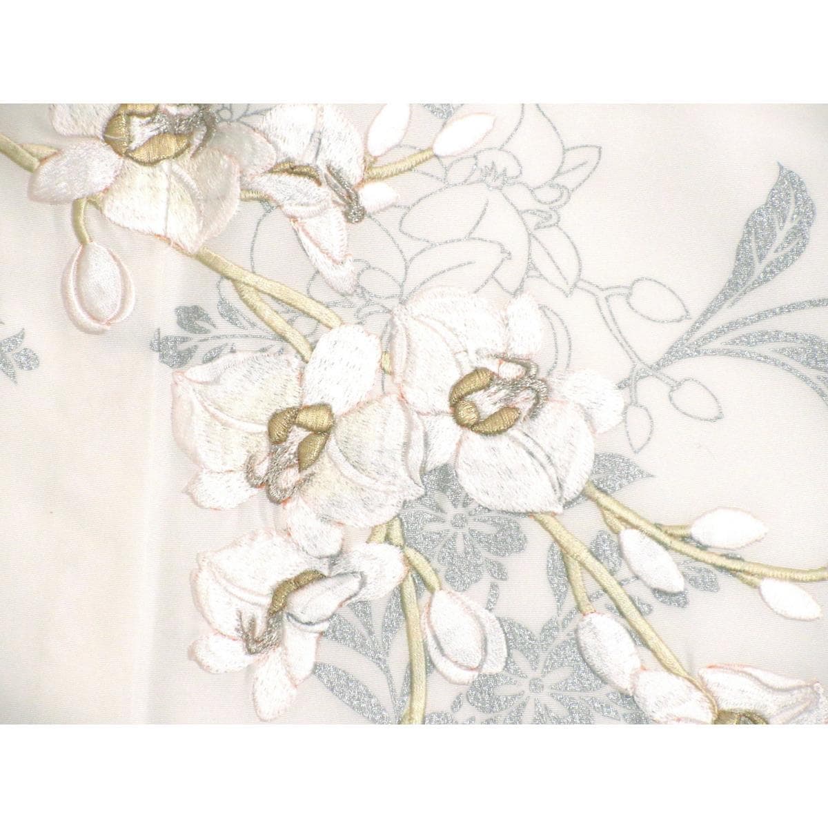 【未使用品】訪問着　銀彩加工刺繍入り