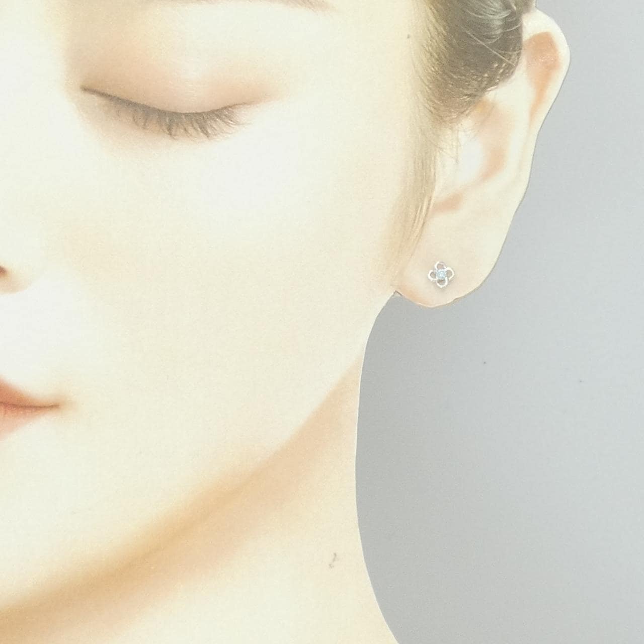 K18WG フラワー ダイヤモンド ピアス