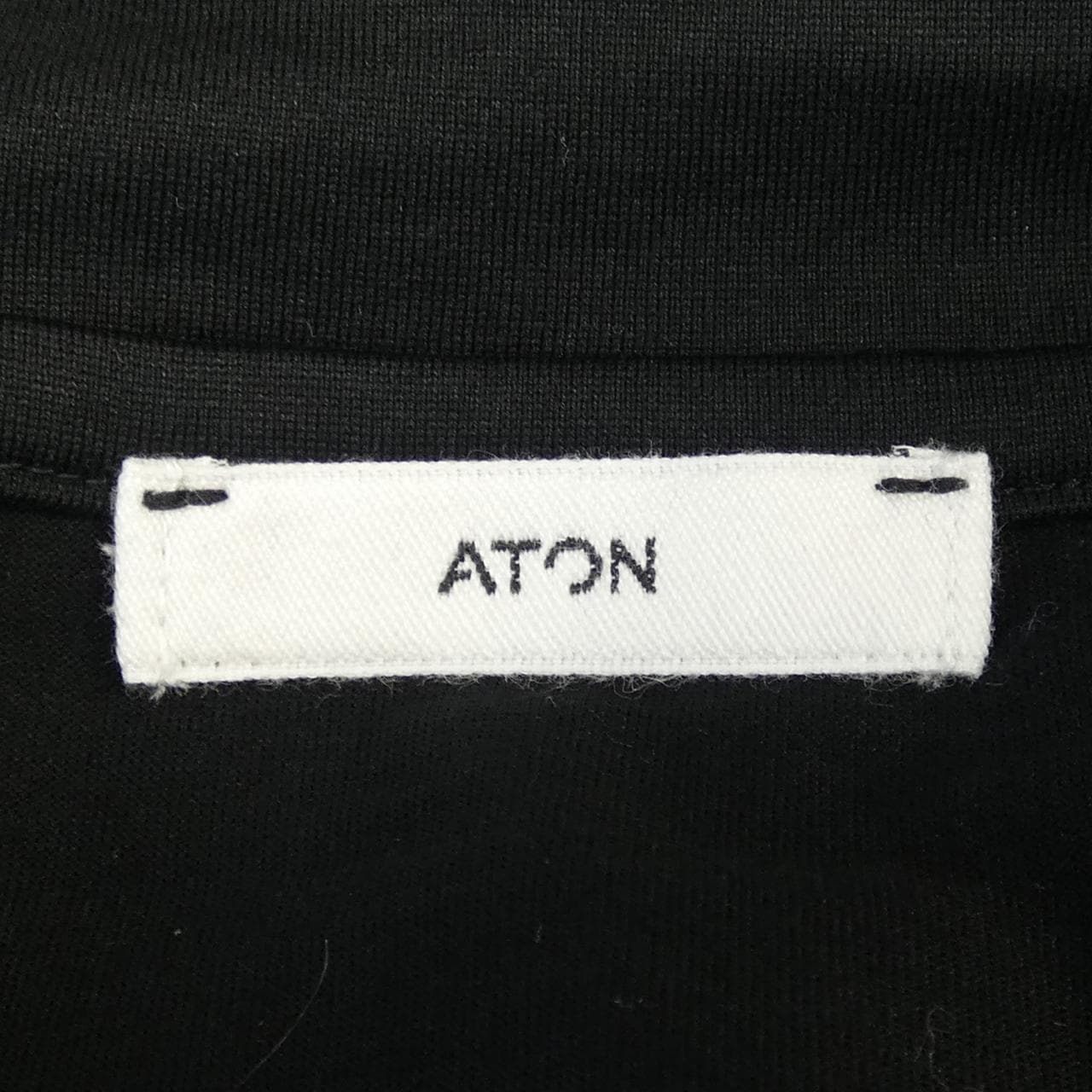 エイトン ATON Tシャツ