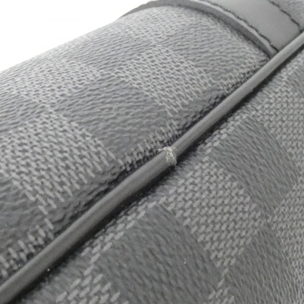 ルイヴィトン ダミエ グラフィット ポルト ドキュマン ヴォワヤージュ N41125 バッグ