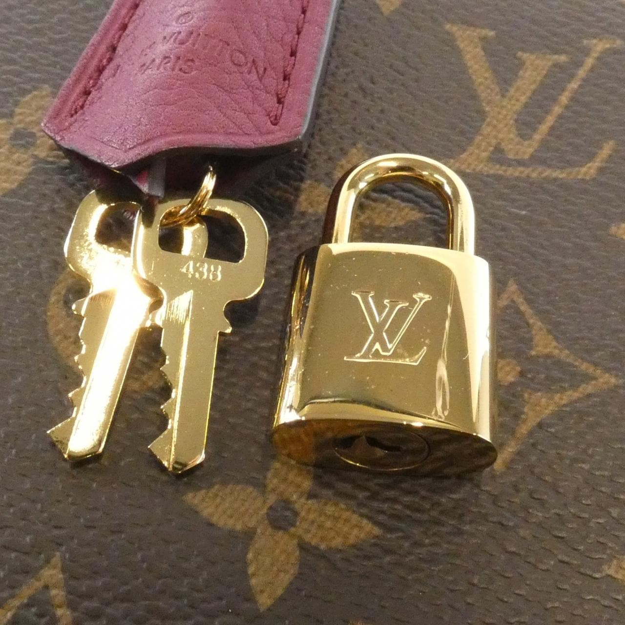 LOUIS VUITTON Monogram Retiro M40545 Bag