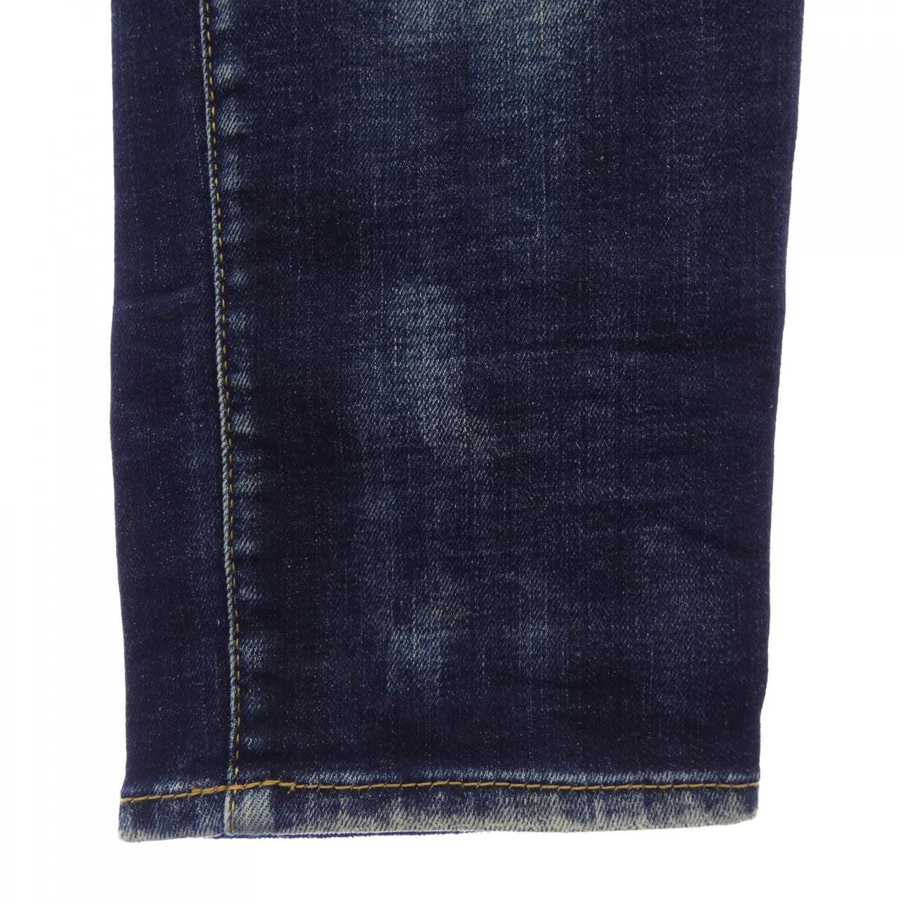 ディースクエアード DSQUARED2 S74LB1417 ジーンズ