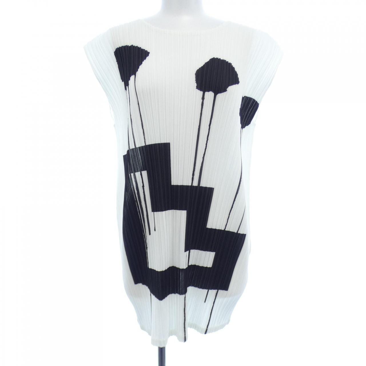 ISSEY MIYAKE Tops