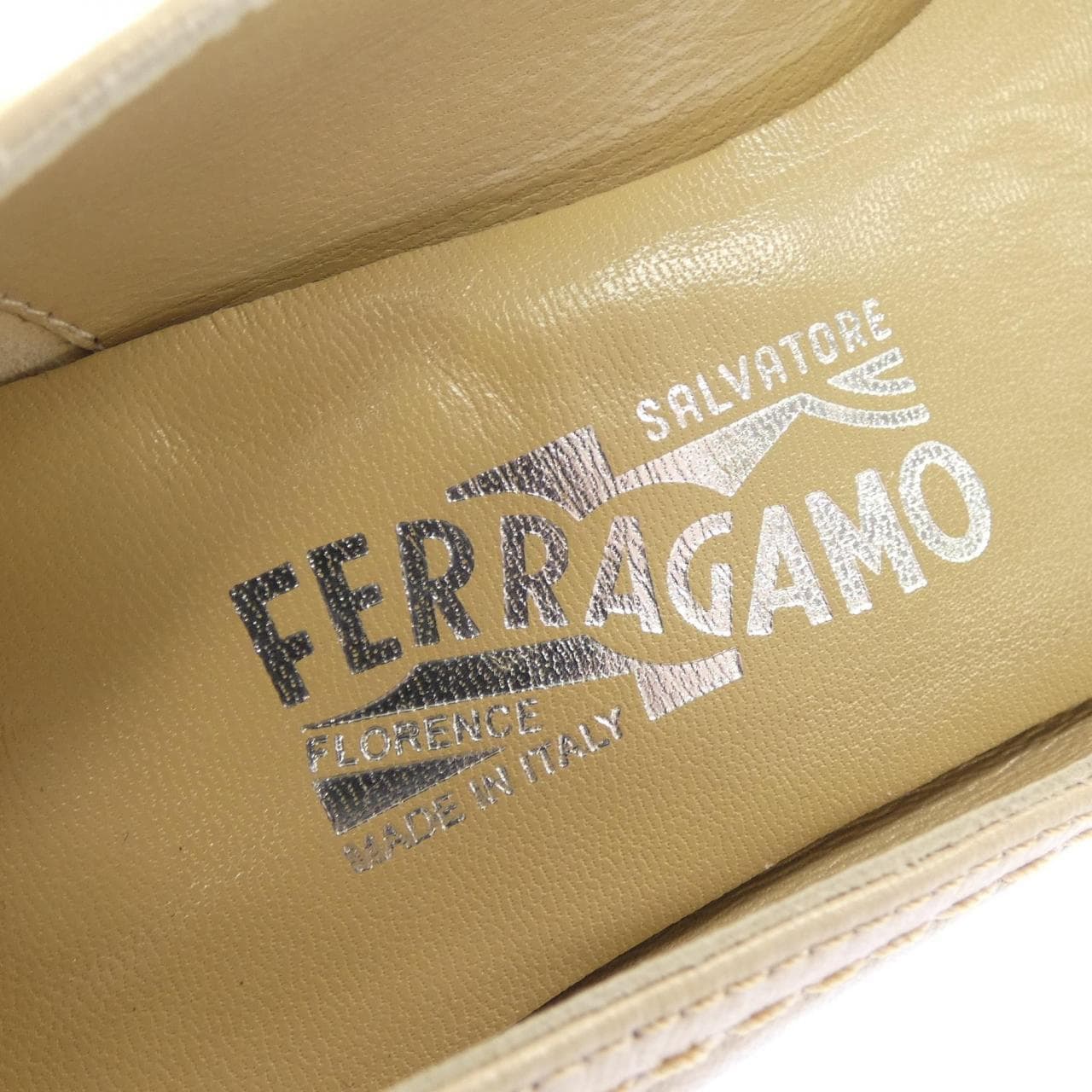 サルヴァトーレフェラガモ SALVATORE FERRAGAMO フラットシューズ