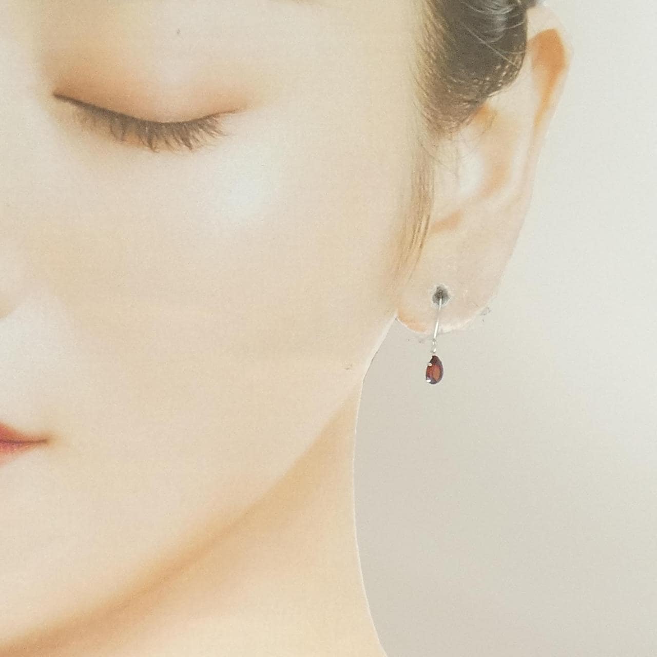 PT950 ガーネット ピアス 0.80CT