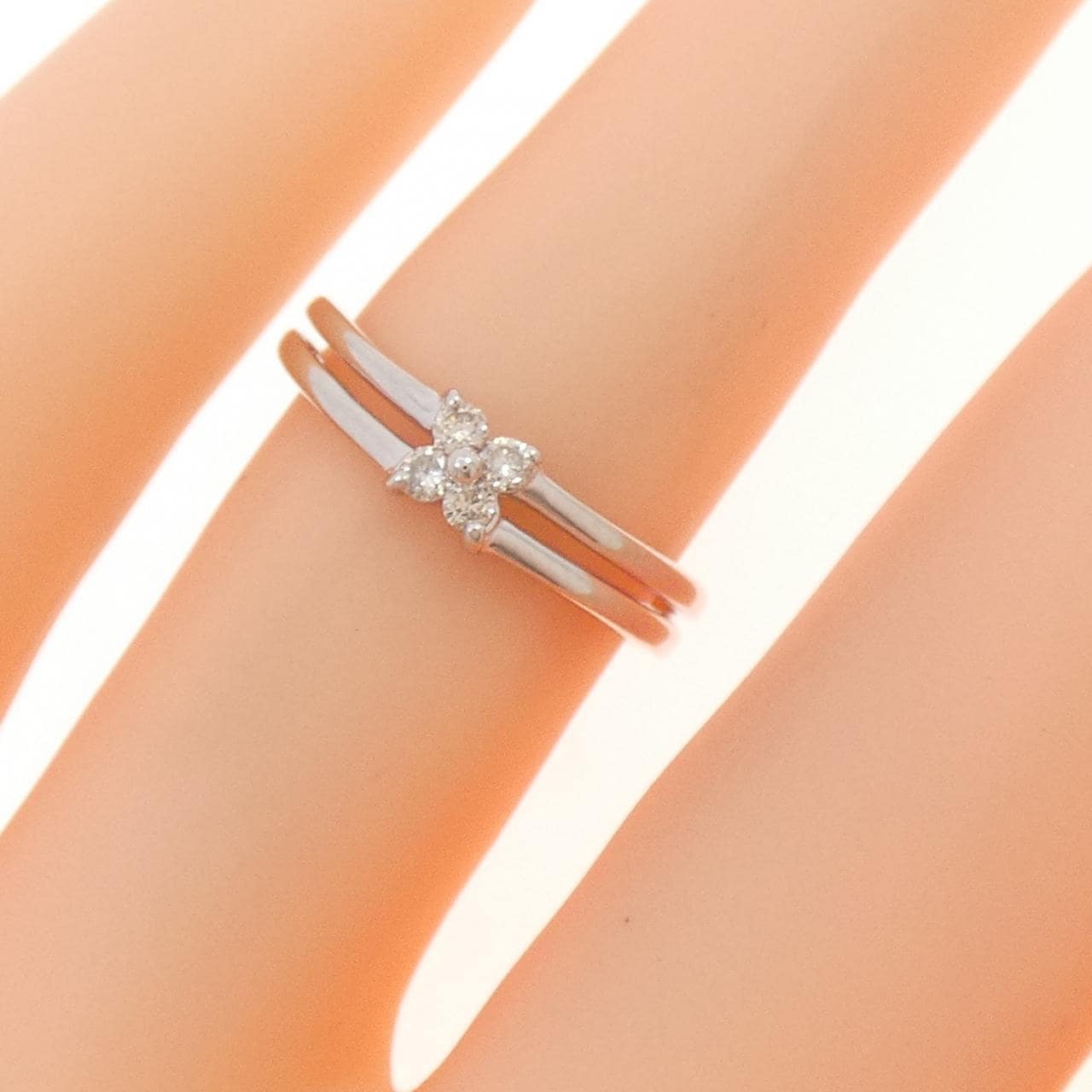 K18WG フラワー ダイヤモンド リング 0.08CT