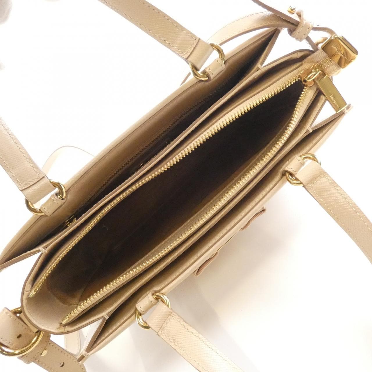 サルヴァトーレフェラガモ 21 E298 バッグ