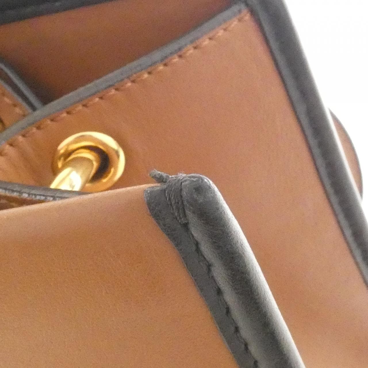 フェンディ ラナウェイ スモール 8BH344 SIZ バッグ