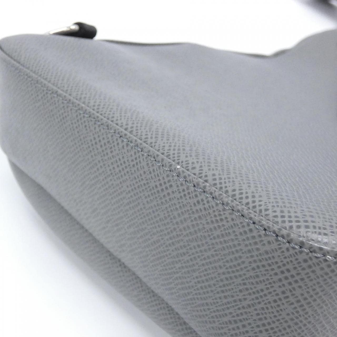 ルイヴィトン タイガ アヴェニュー スリングバッグ M30801 ショルダーバッグ