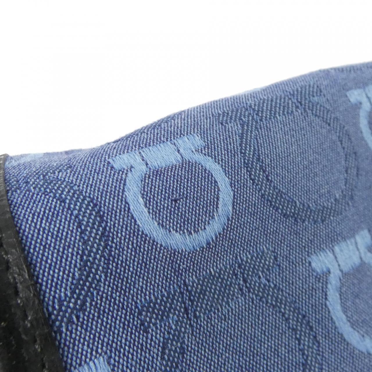 【ヴィンテージ】サルヴァトーレフェラガモ 21 5900 ショルダーバッグ