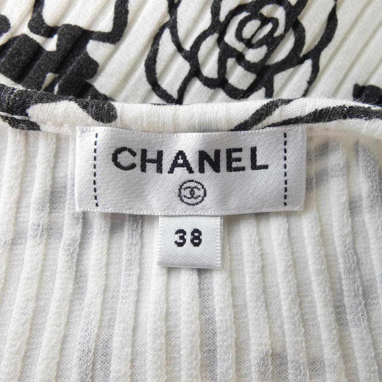 シャネル CHANEL P61888V47215 19A Tシャツ