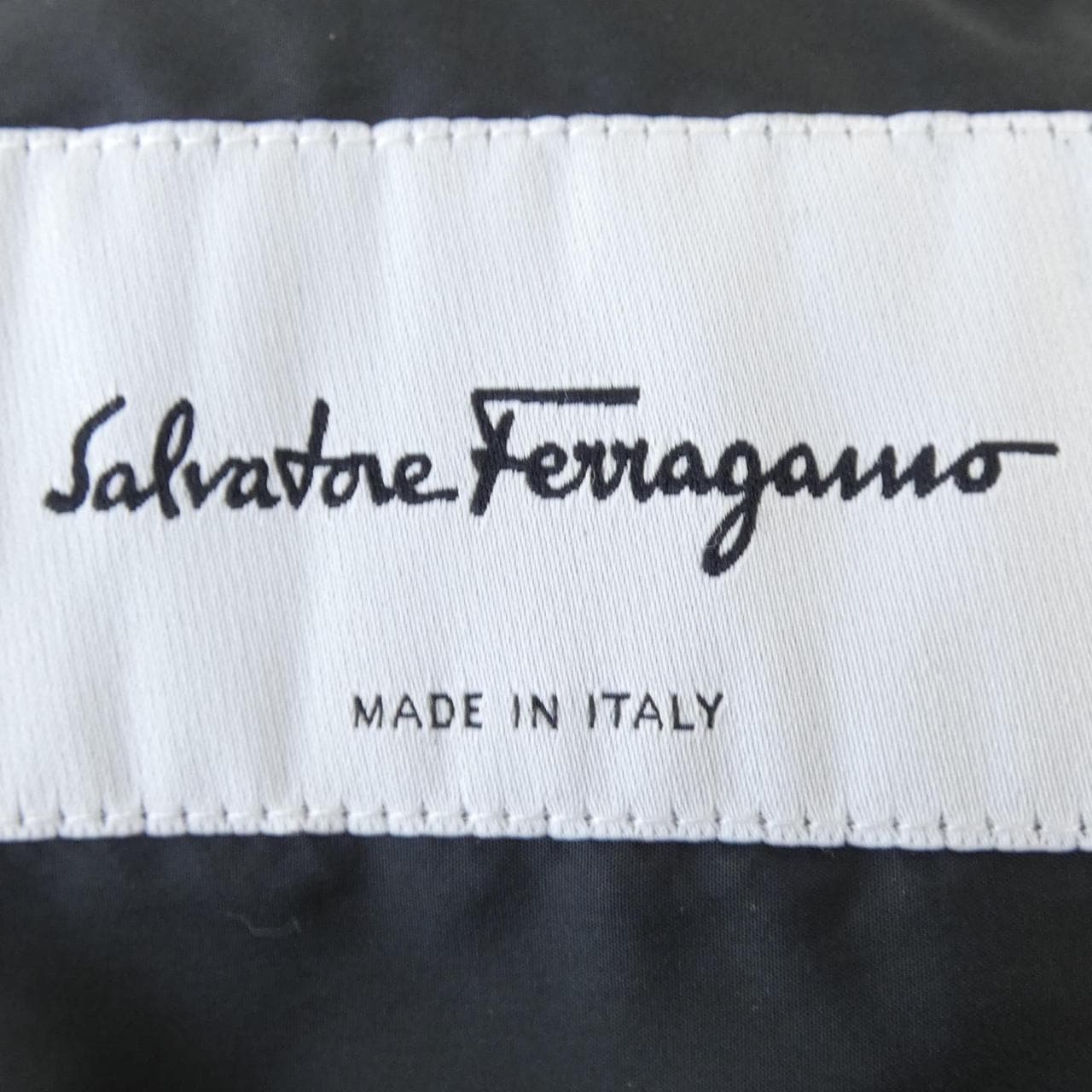 サルヴァトーレフェラガモ SALVATORE FERRAGAMO ダウンジャケット