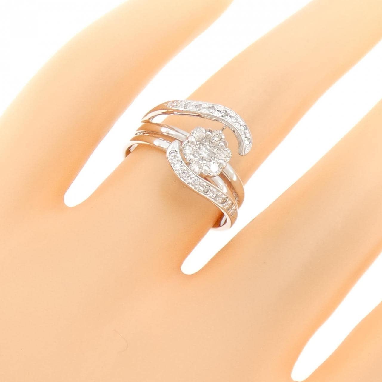 K18WG フラワー ダイヤモンド リング 0.32CT