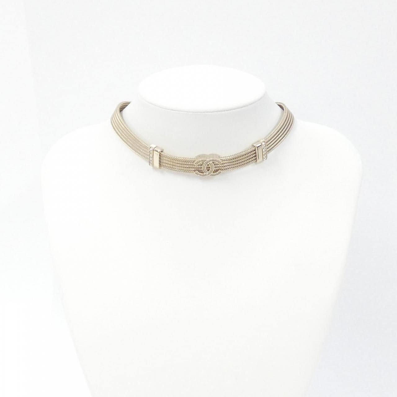 CHANEL choker