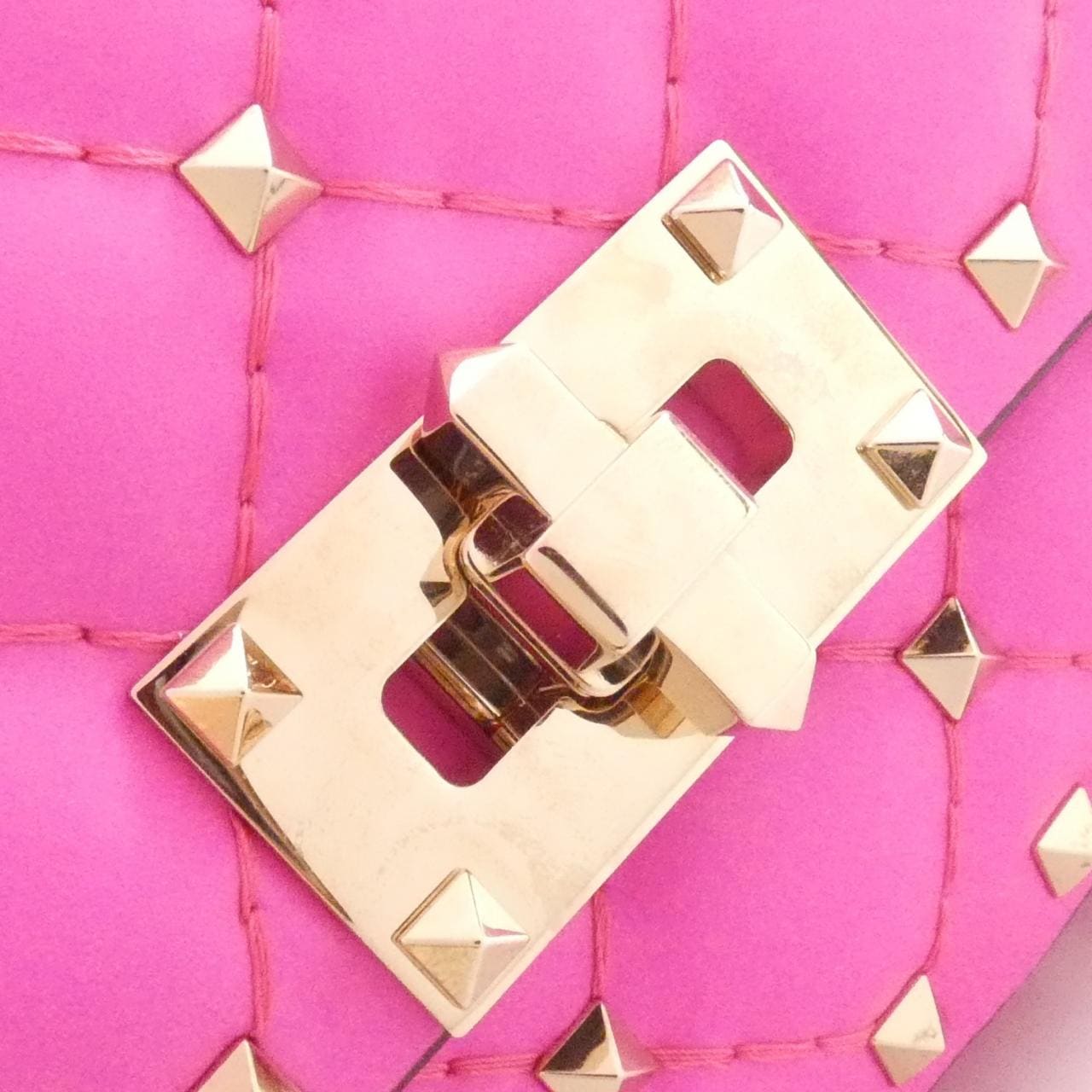 ヴァレンティノガラヴァーニ TW0B0G37QIB バッグ