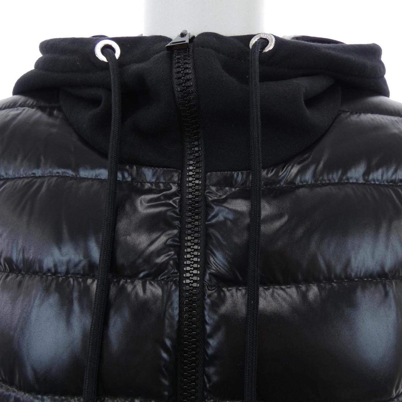 モンクレール MONCLER 20938G00028 ダウンジャケット