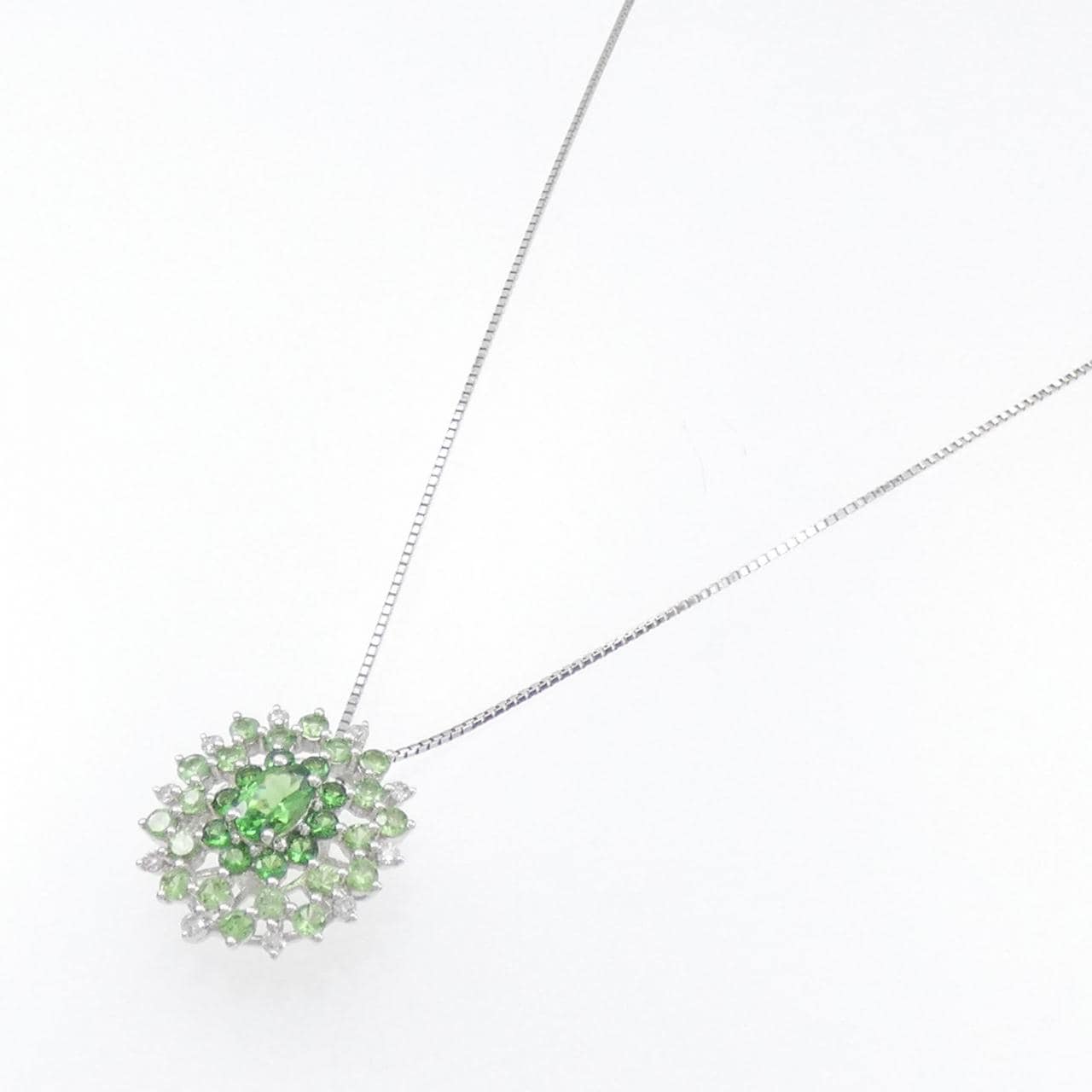 K18WG Green Garnet Necklace 1.77CT