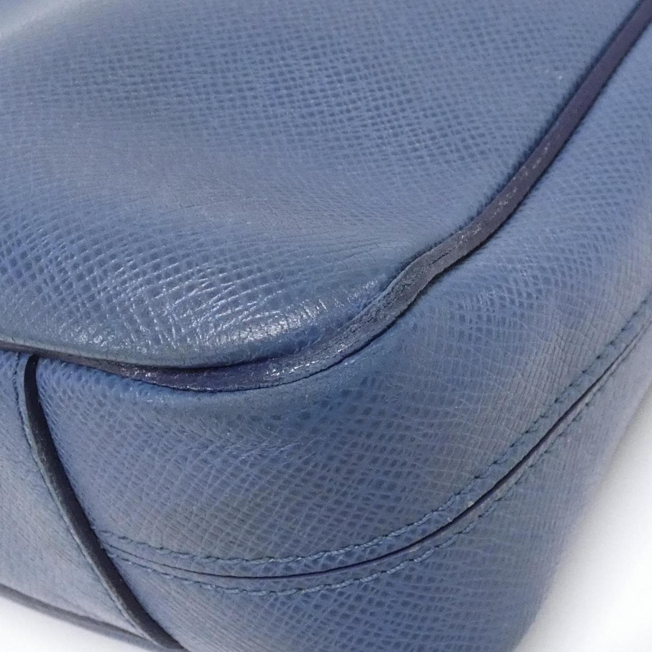 LOUIS VUITTON Vuitton Taiga Porte Document Voyage MM M30645 Bag