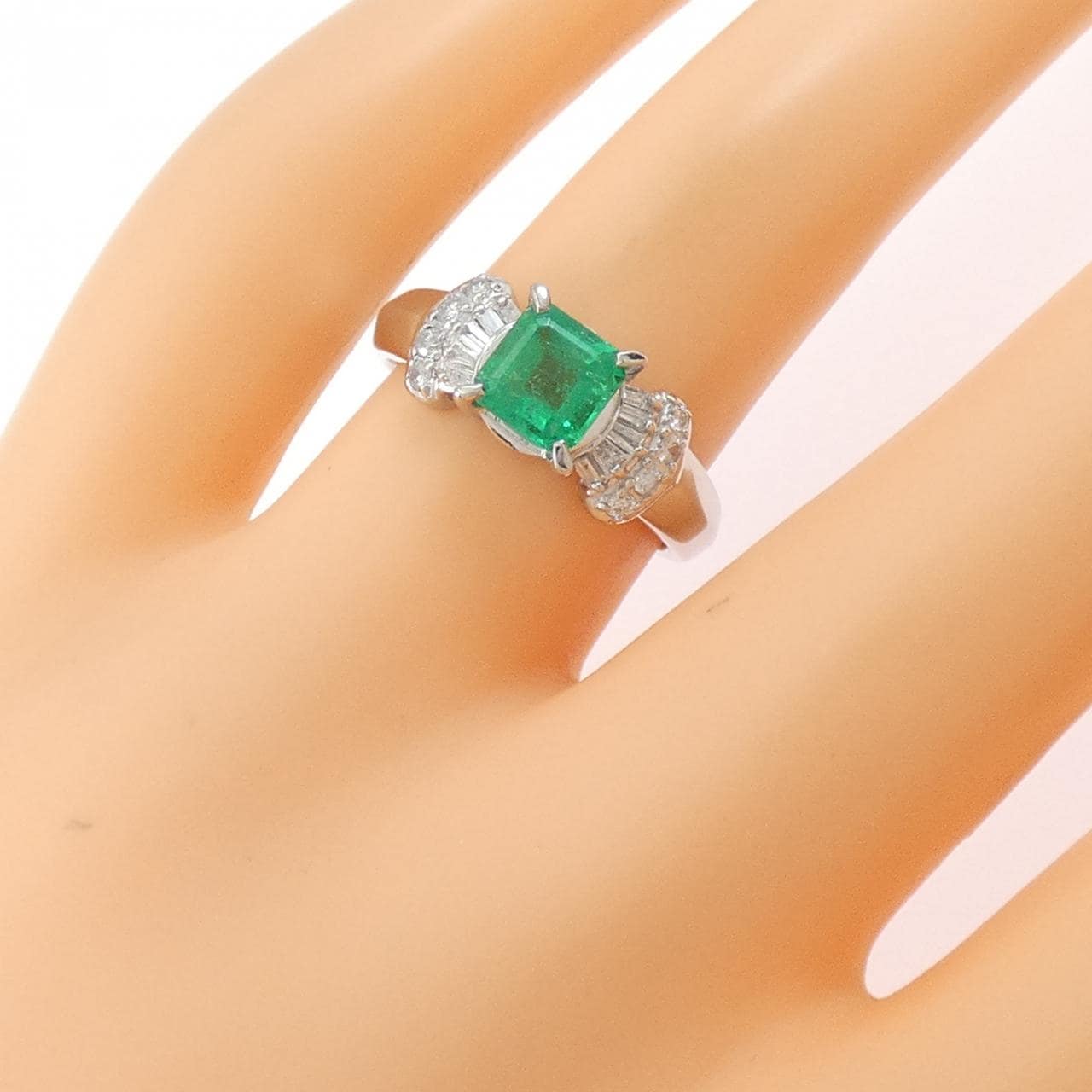 PT900 エメラルド リング 0.81CT