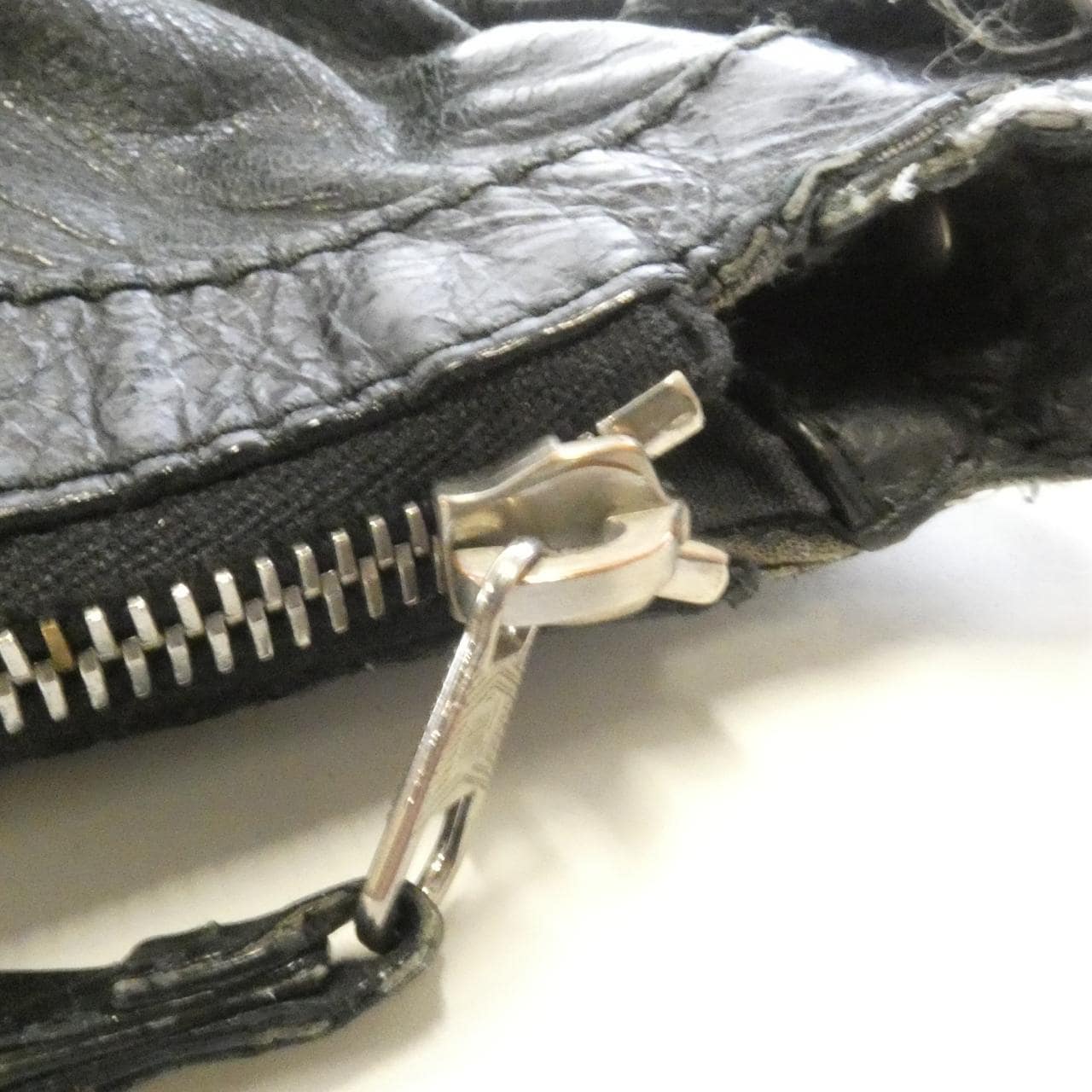 バレンシアガ THE DAY 272409 D9404 ショルダーバッグ