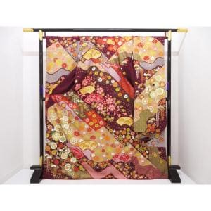 振袖　友禅金彩加工　刺繍入り