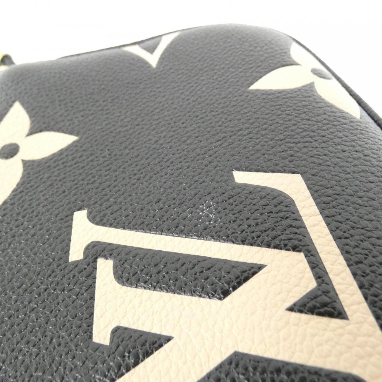 ルイヴィトン バイカラー モノグラム アンプラント ミュルティ ポシェット アクセソワール M45777 ショルダーバッグ