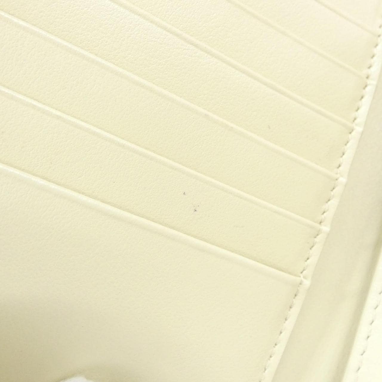 セリーヌ ミディアム ストラップ 10B643BRU 財布