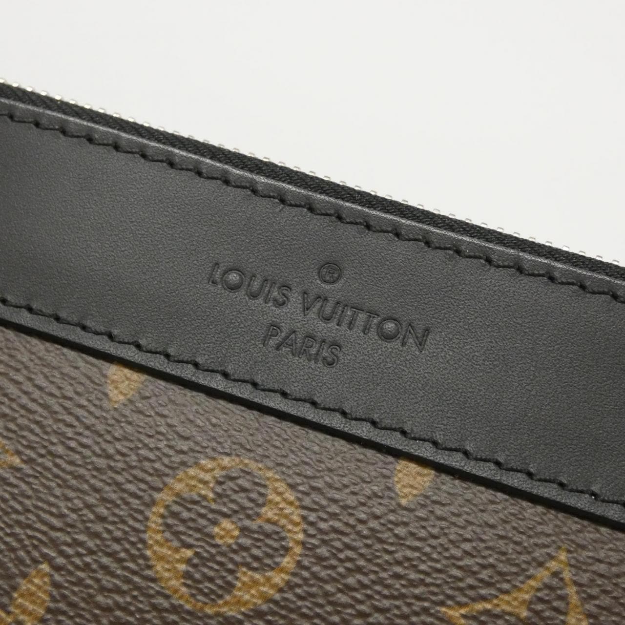 LOUIS VUITTON Monogram Macassar Pochette Discovery M69411 包