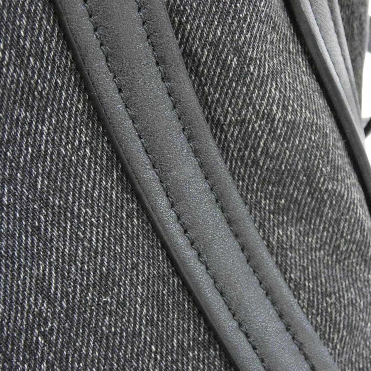 バレンシアガ エブリデイ XS ノース サウス トート 672793 2AARG バッグ