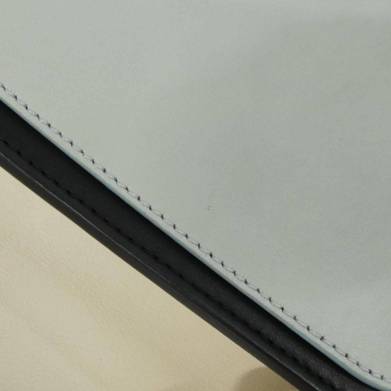 セリーヌ トラぺーズ 169543QTF バッグ