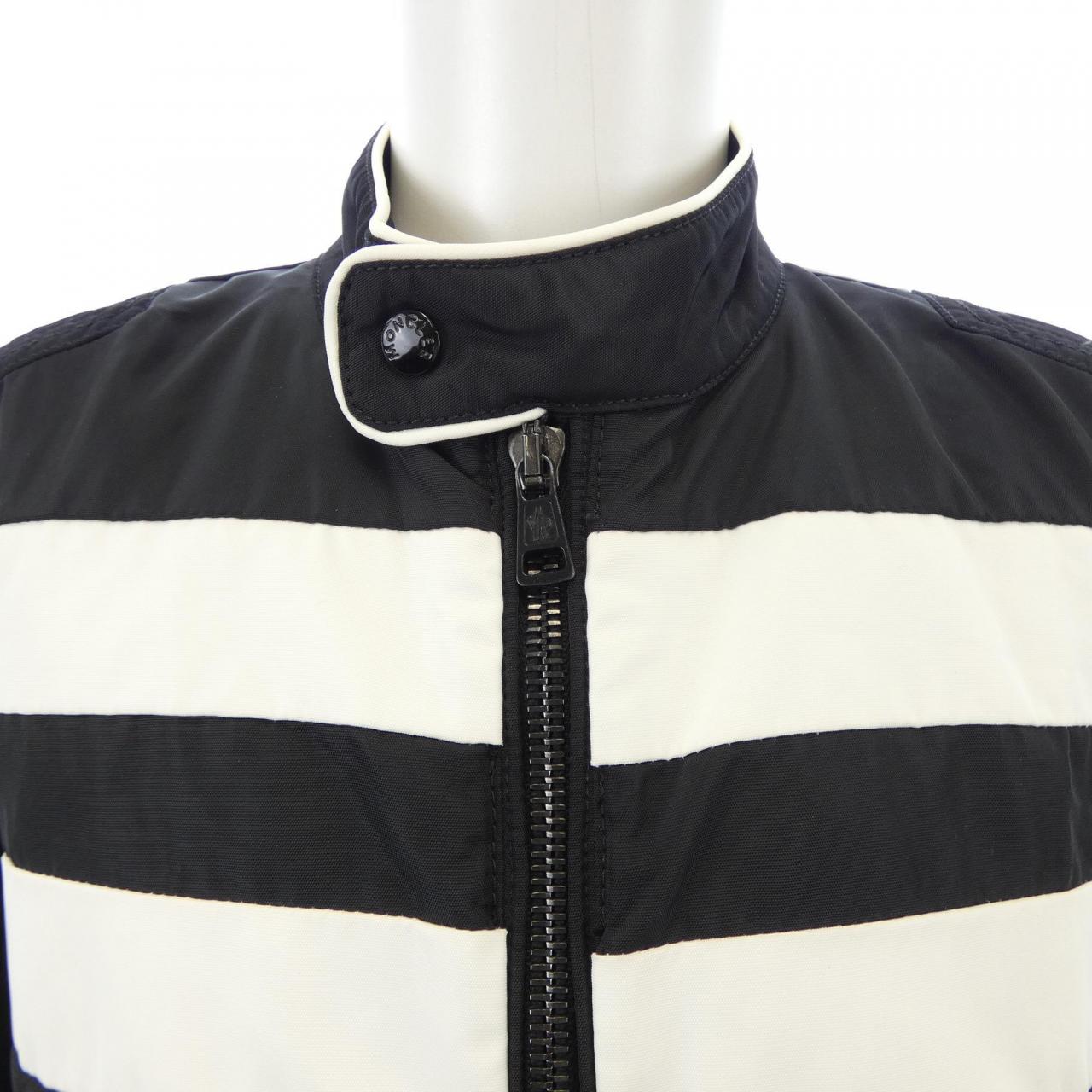 MONCLER MONCLER 40119/50 胸紅鞋