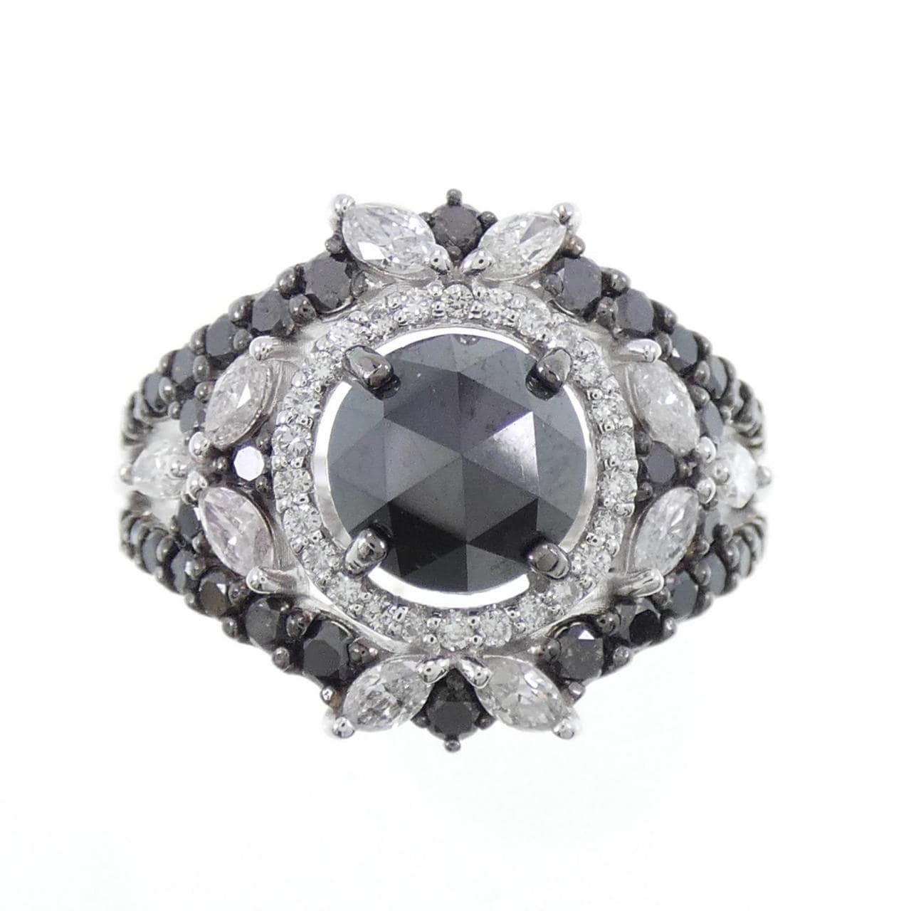K18WG/K18BG Diamond ring 3.24CT