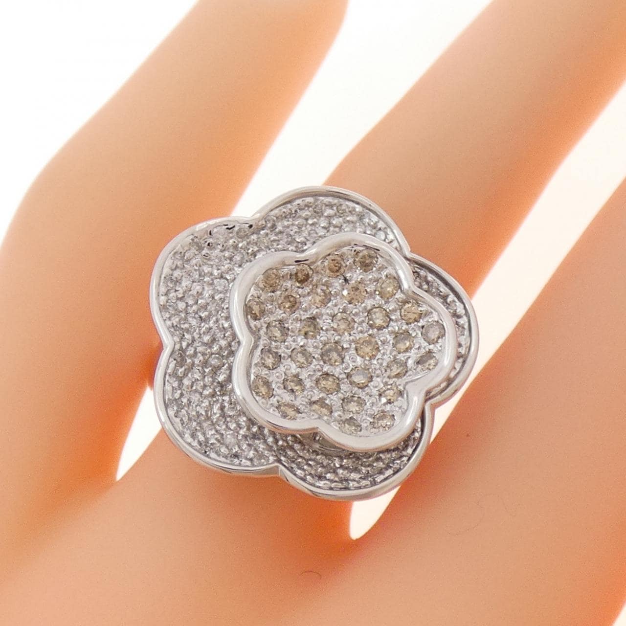 K18WG フラワー パヴェ ダイヤモンド リング 1.00CT