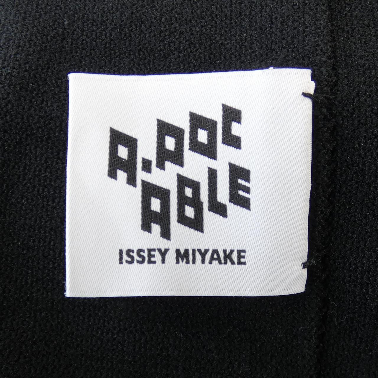 エイポックエイブルイッセイミヤケ A-POC ABLE ISSEY MIYAKE AT13KK413 トップス