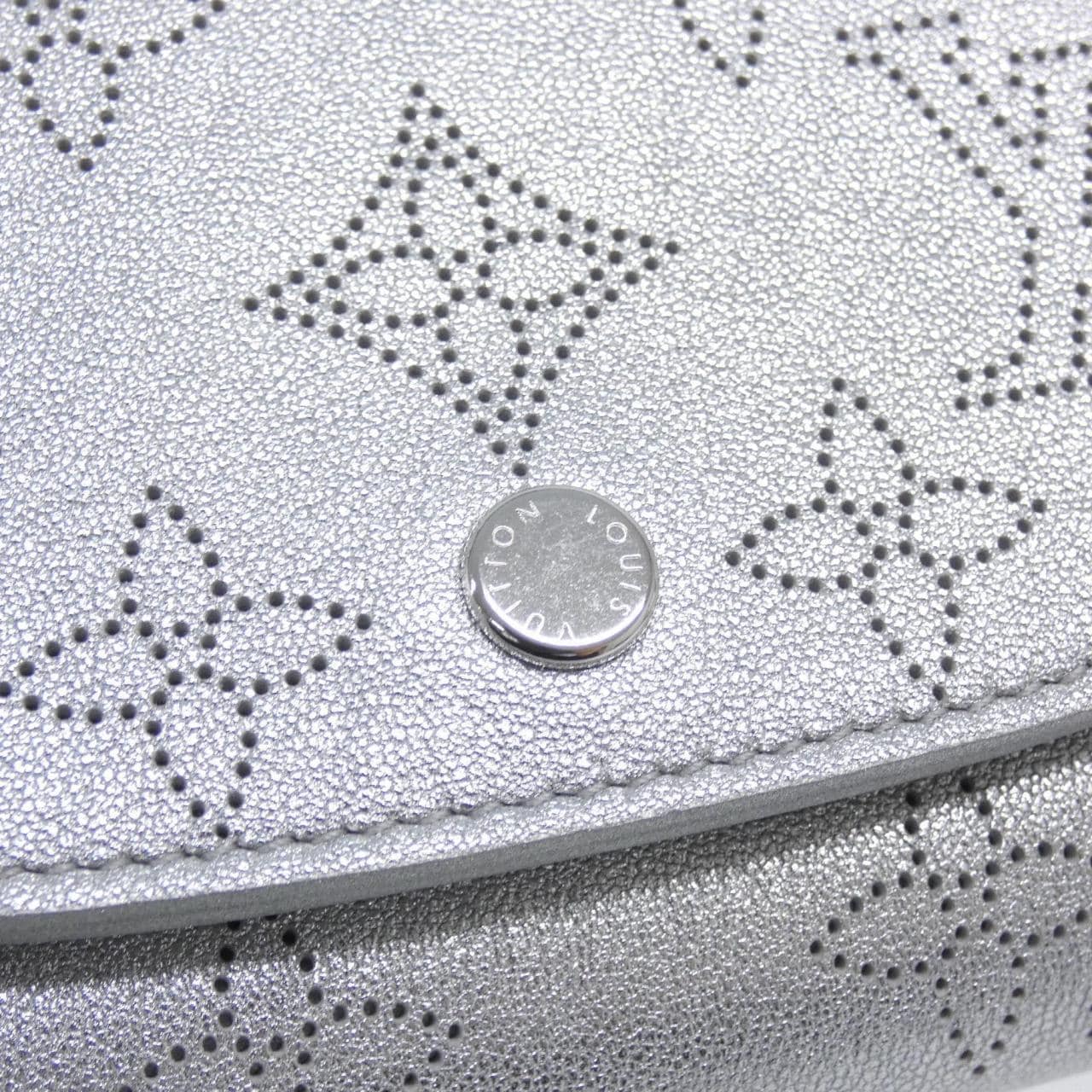 ルイヴィトン マヒナ ポルトフォイユ イリス コンパクト M26706 財布