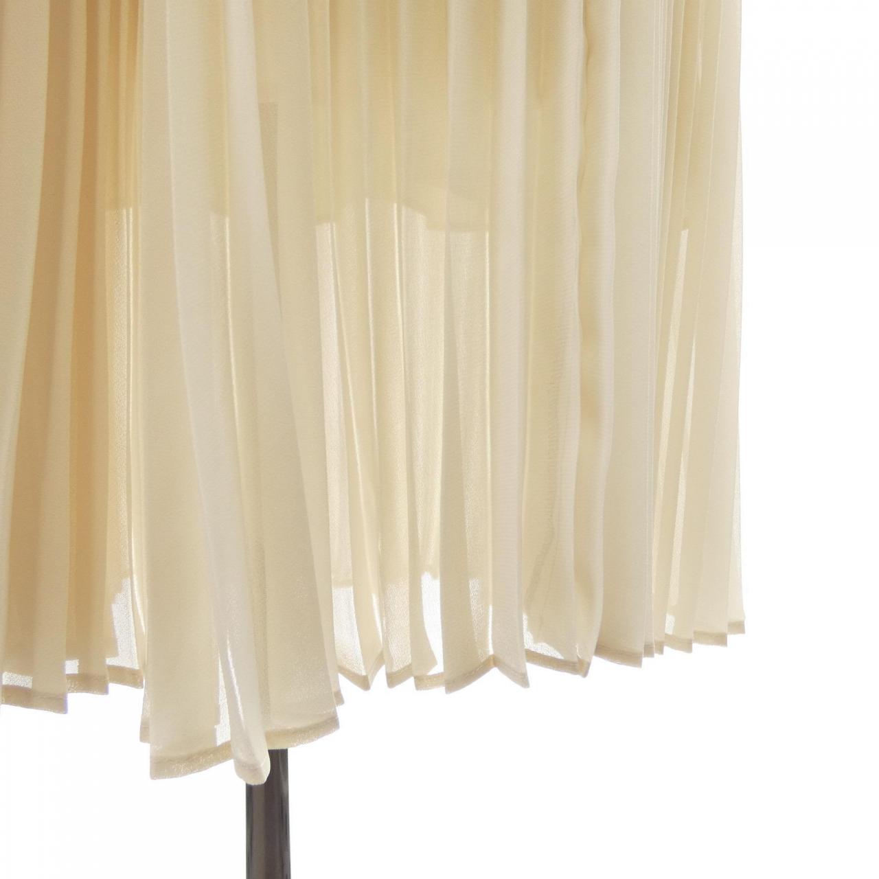 ベイジュ BEIGE. スカート