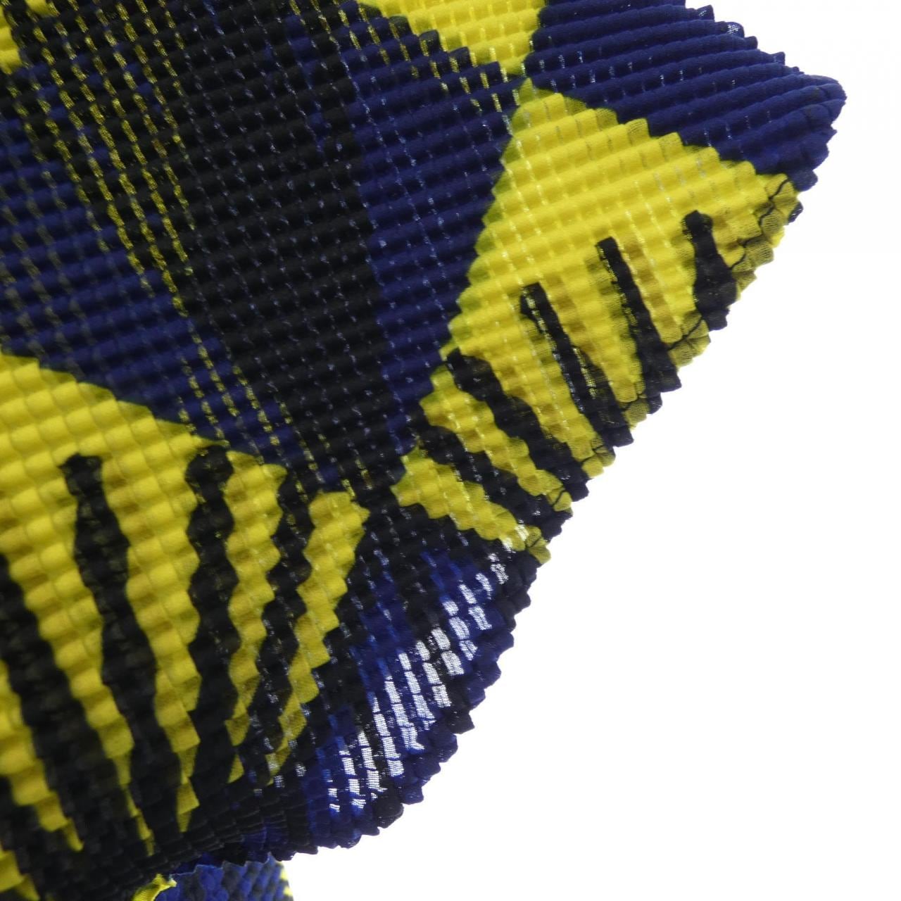 ミーイッセイミヤケ me ISSEY MIYAKE MI23FK366 トップス