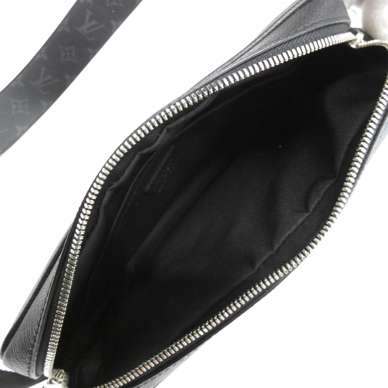 ルイヴィトン タイガ ラマ アウトドア メッセンジャー PM M30233 ショルダーバッグ