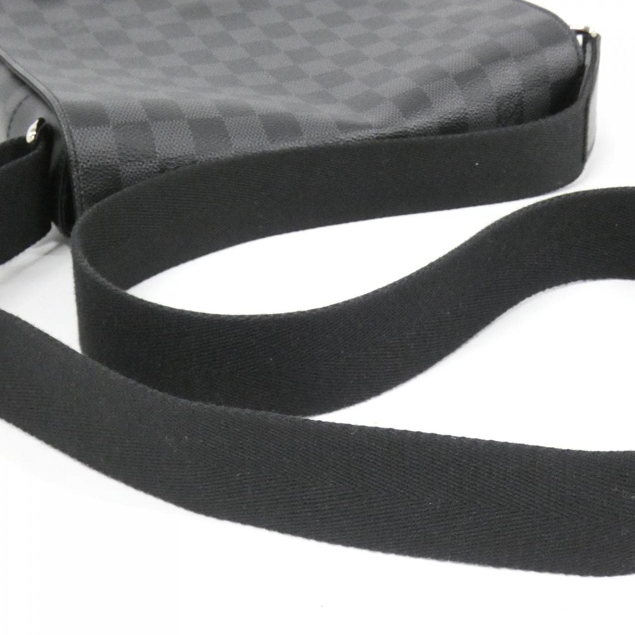 ルイヴィトン ダミエ グラフィット ディストリクト PM N41028 ショルダーバッグ