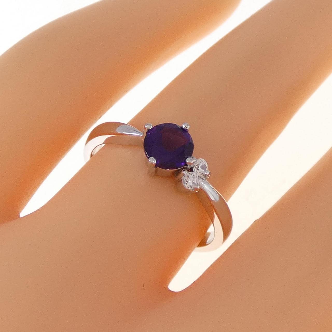 18KWG紫水晶戒指